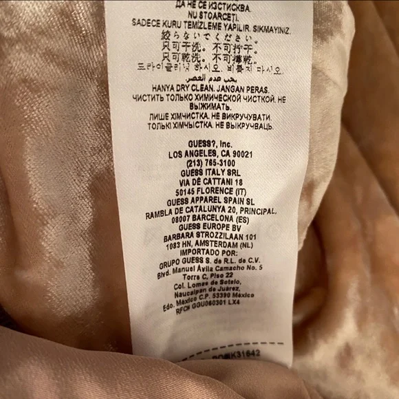 GUESS - Picture 7 of 7